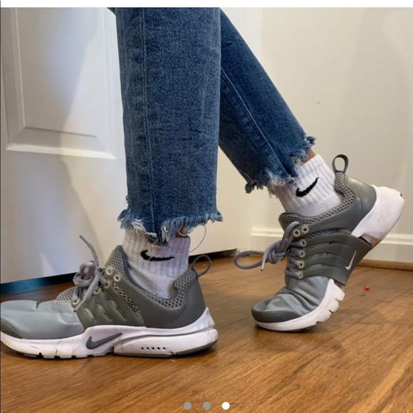 NIKE RUNNING SHOES - Picture 2 of 3